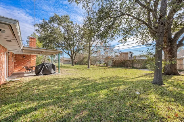 $2,000 | 3514 Midwest Drive, Bryan, TX 77802