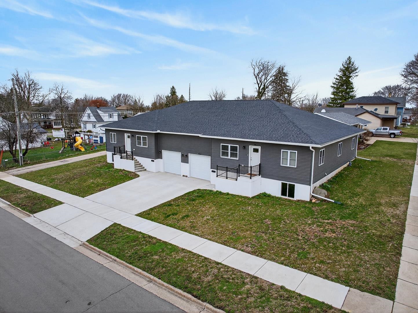 1423 21st Monroe, WI 53566 - Photo 3 of 30