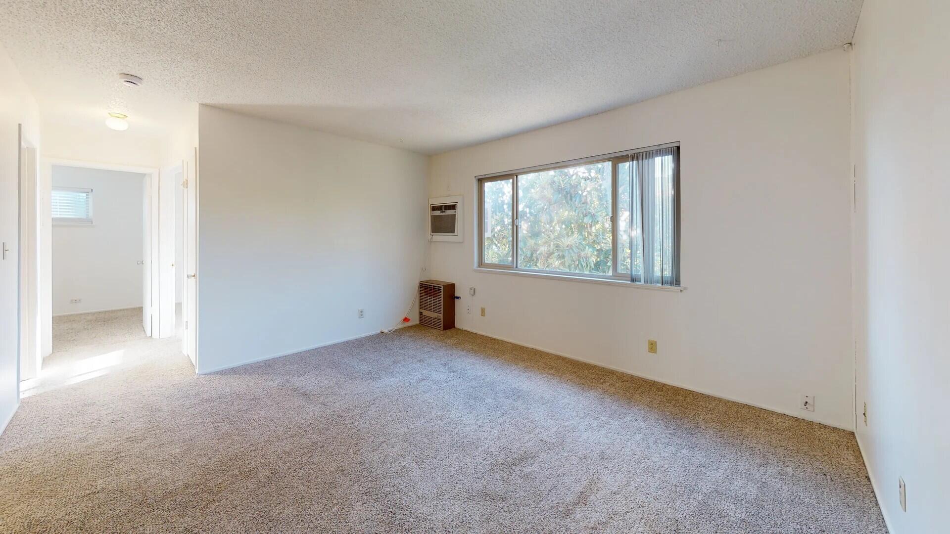 1553 Riverside Drive Redding, CA 96001 - Photo 25 of 51 Unit 5 Living Room