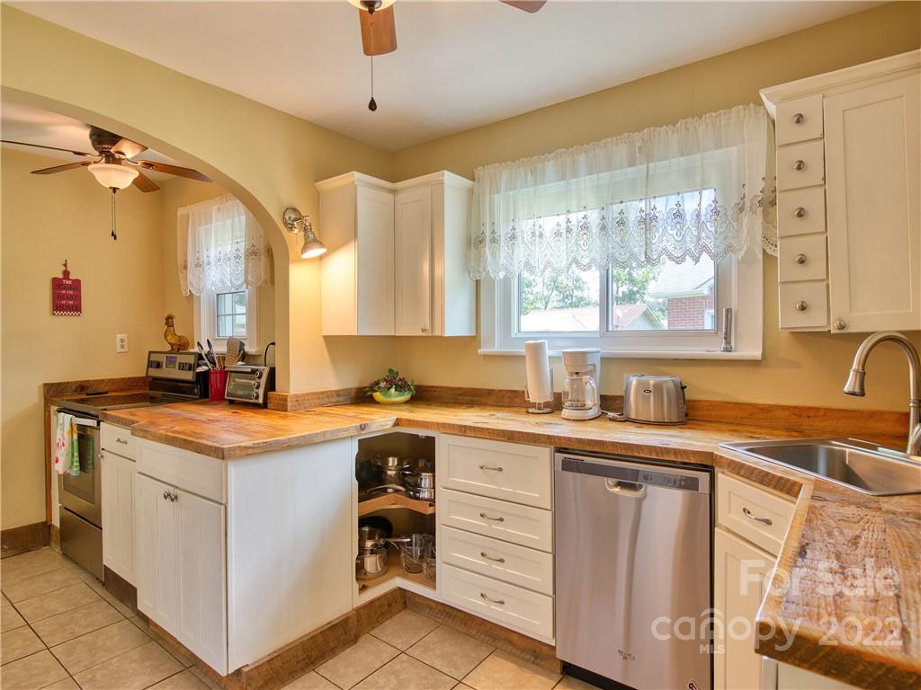 3701 Broad Street Clyde, NC 28721 - Photo 15 of 30 Gallery Image 15