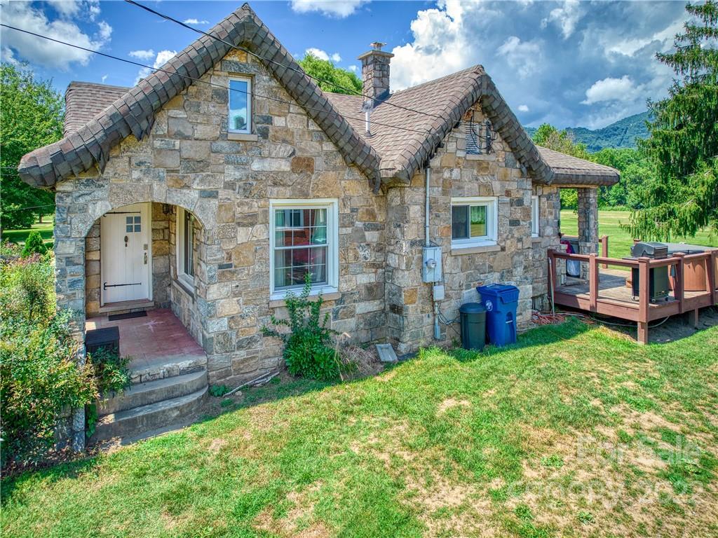 3701 Broad Street Clyde, NC 28721 - Photo 3 of 30 Gallery Image 3