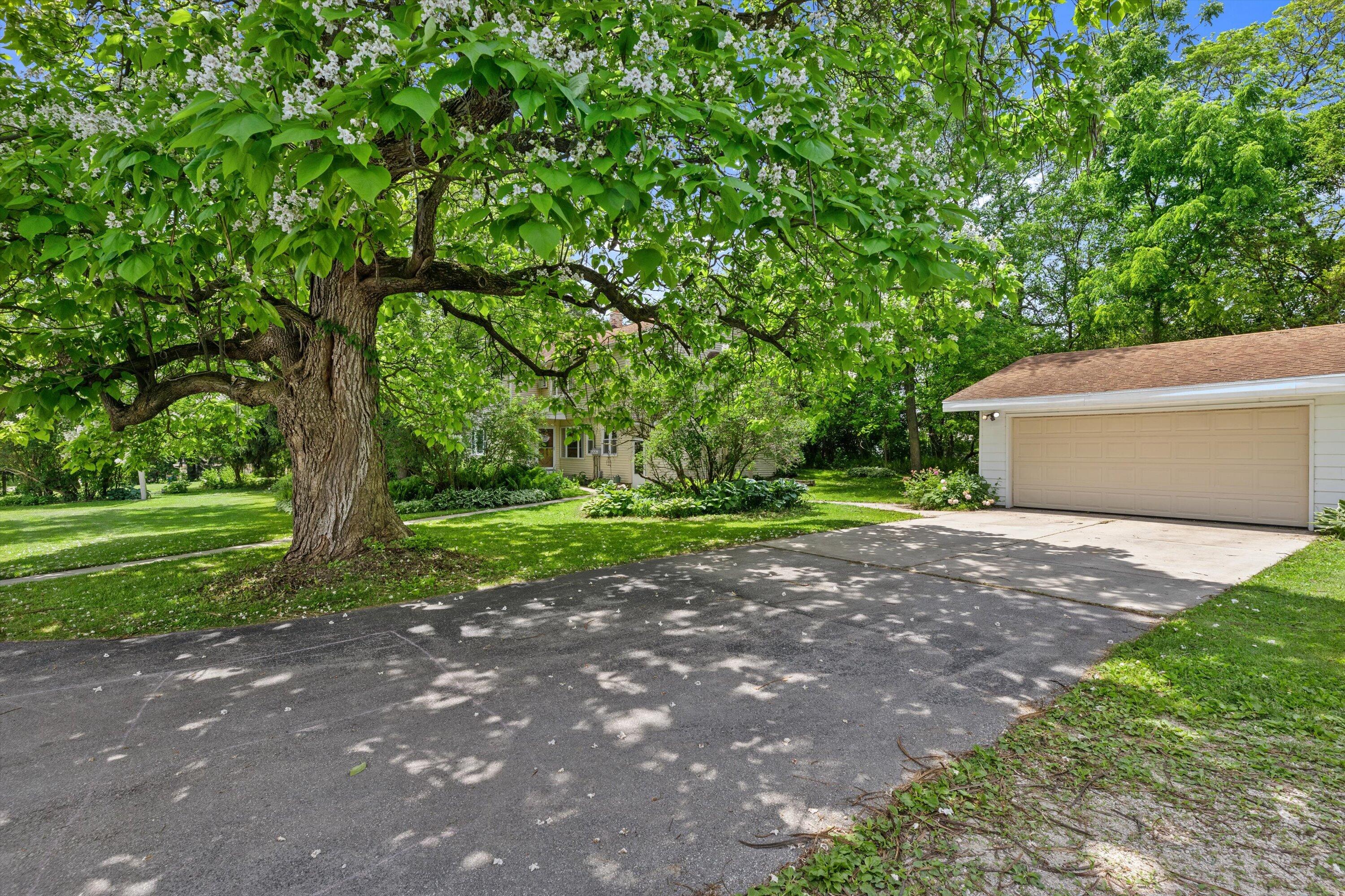 N132W18286 Rockfield Road Germantown, WI 53076 - Photo 39 of 56 Driveway to Garage View