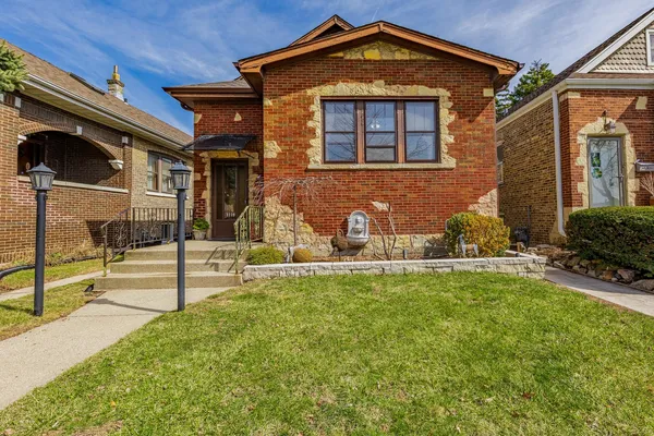 $299,999 | 3739 Wenonah Avenue, Berwyn, IL 60402