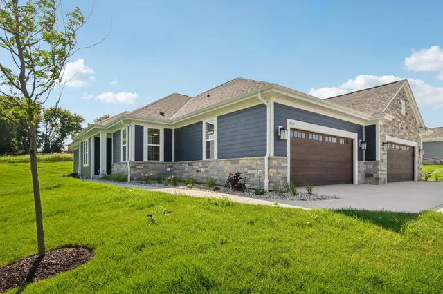 $595,900 | 2127 Bluestem Drive, Unit 101, Waukesha, WI 53188