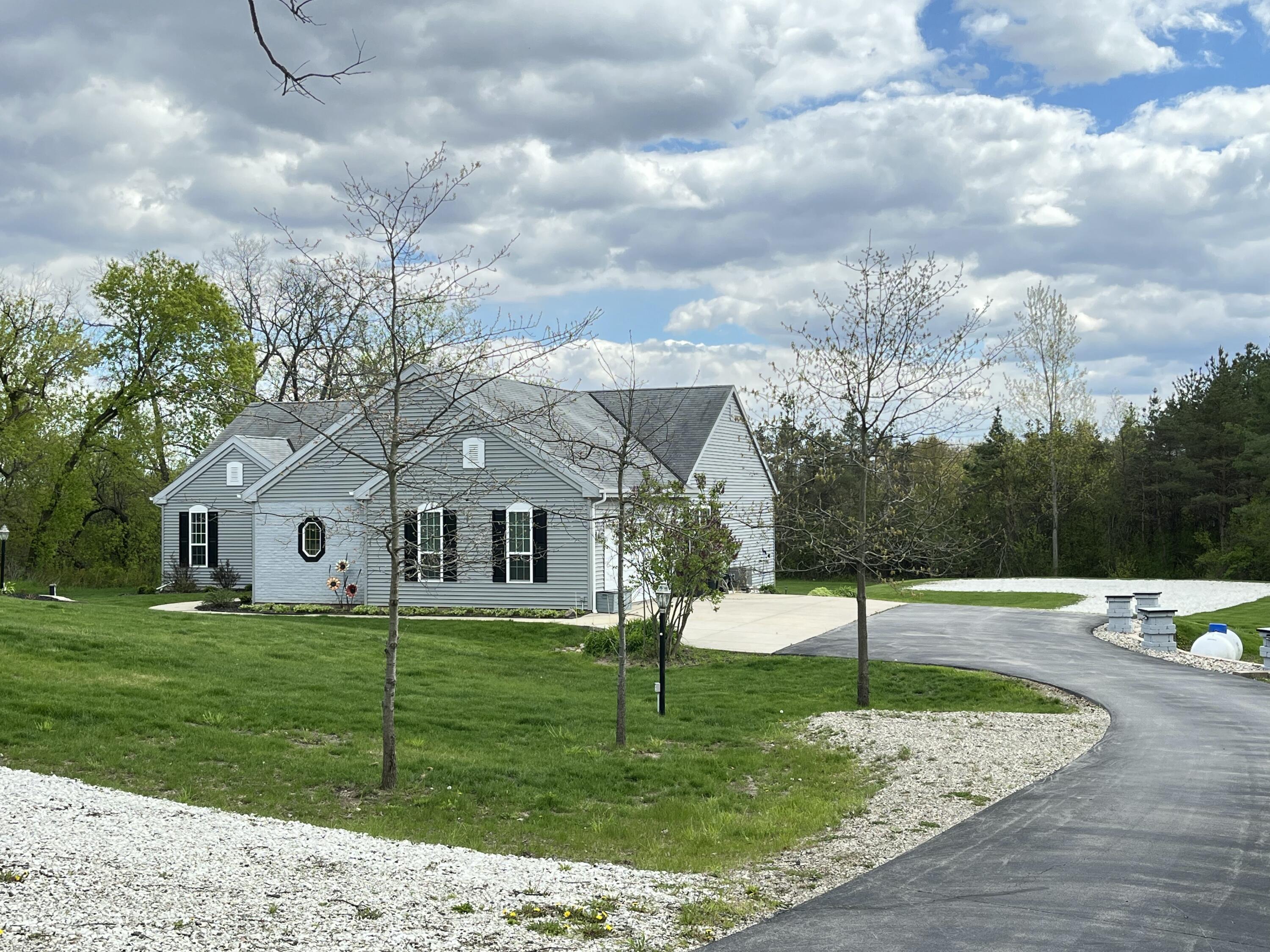 10155 West Oakwood Road Franklin, WI 53132 - Photo 32 of 40 Ready for new owners