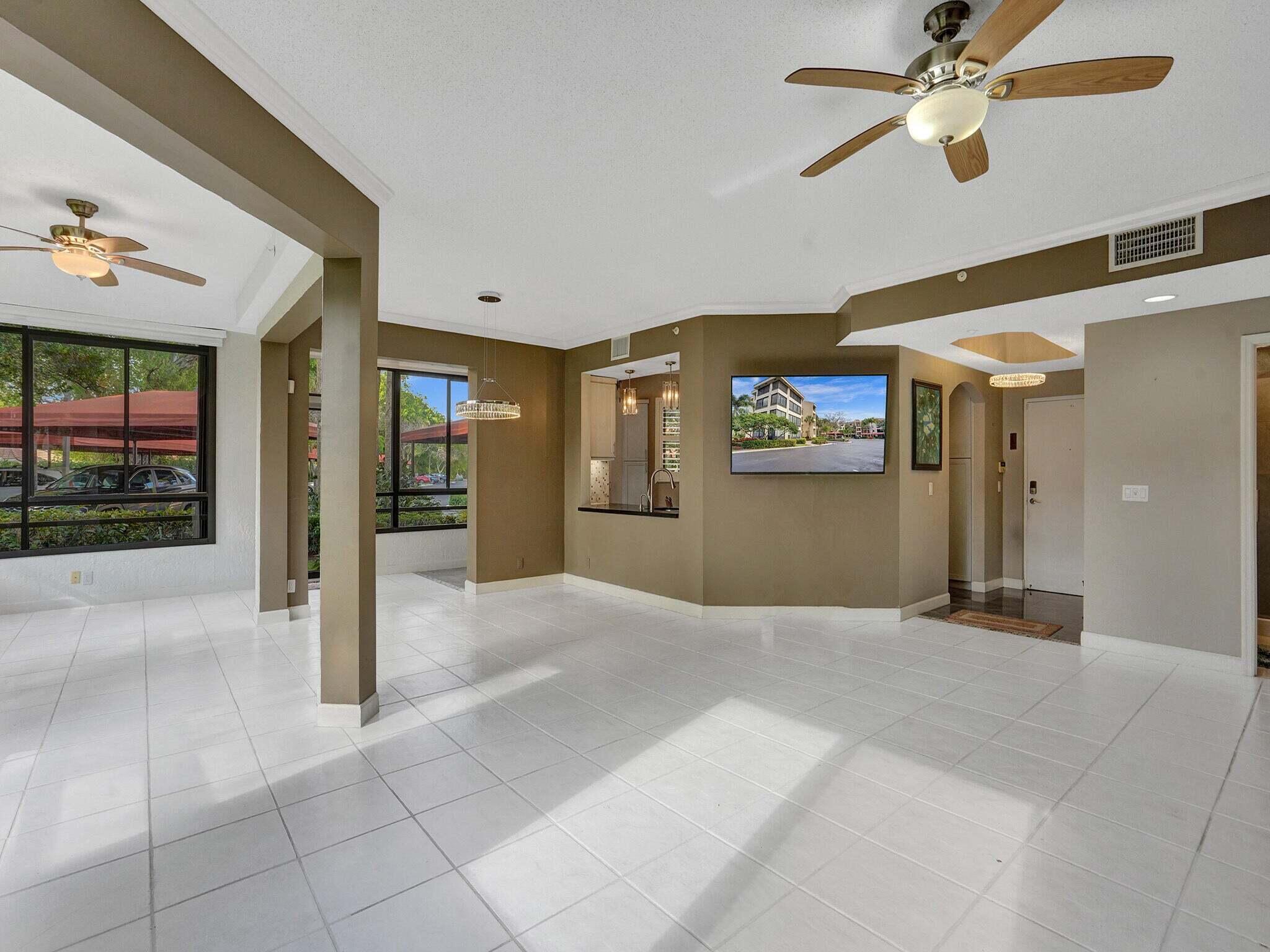 7546 La Paz Boulevard, Unit 108 Boca Raton, FL 33433 - Photo 9 of 33 Great Room