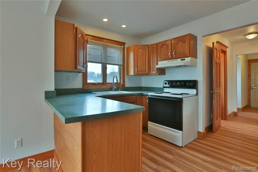 11868 Grafton Road Carleton, MI 48117 - Photo 4 of 27