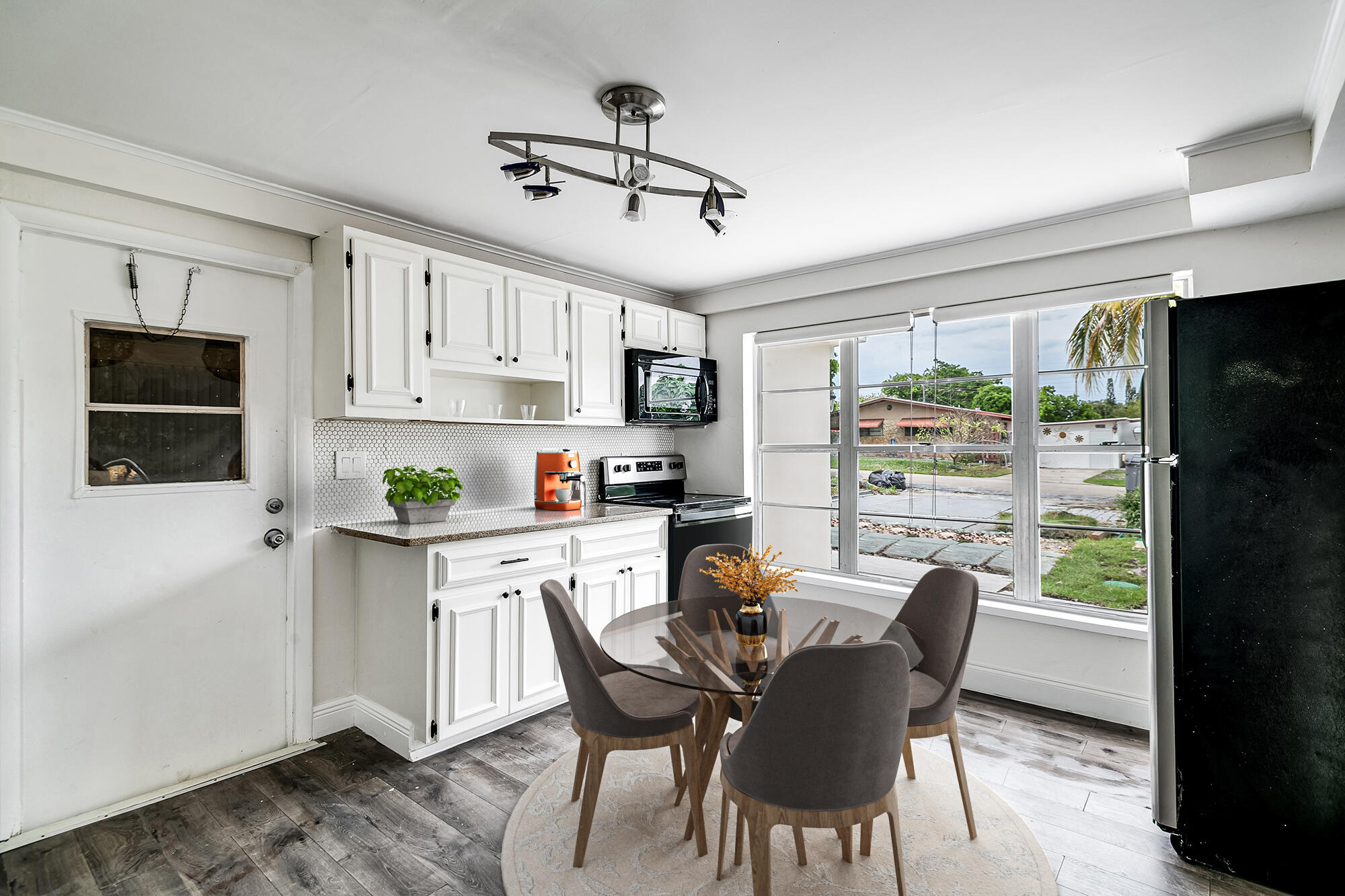 1092 James Road Lake Worth, FL 33462 - Photo 4 of 15 2 kitchen staged