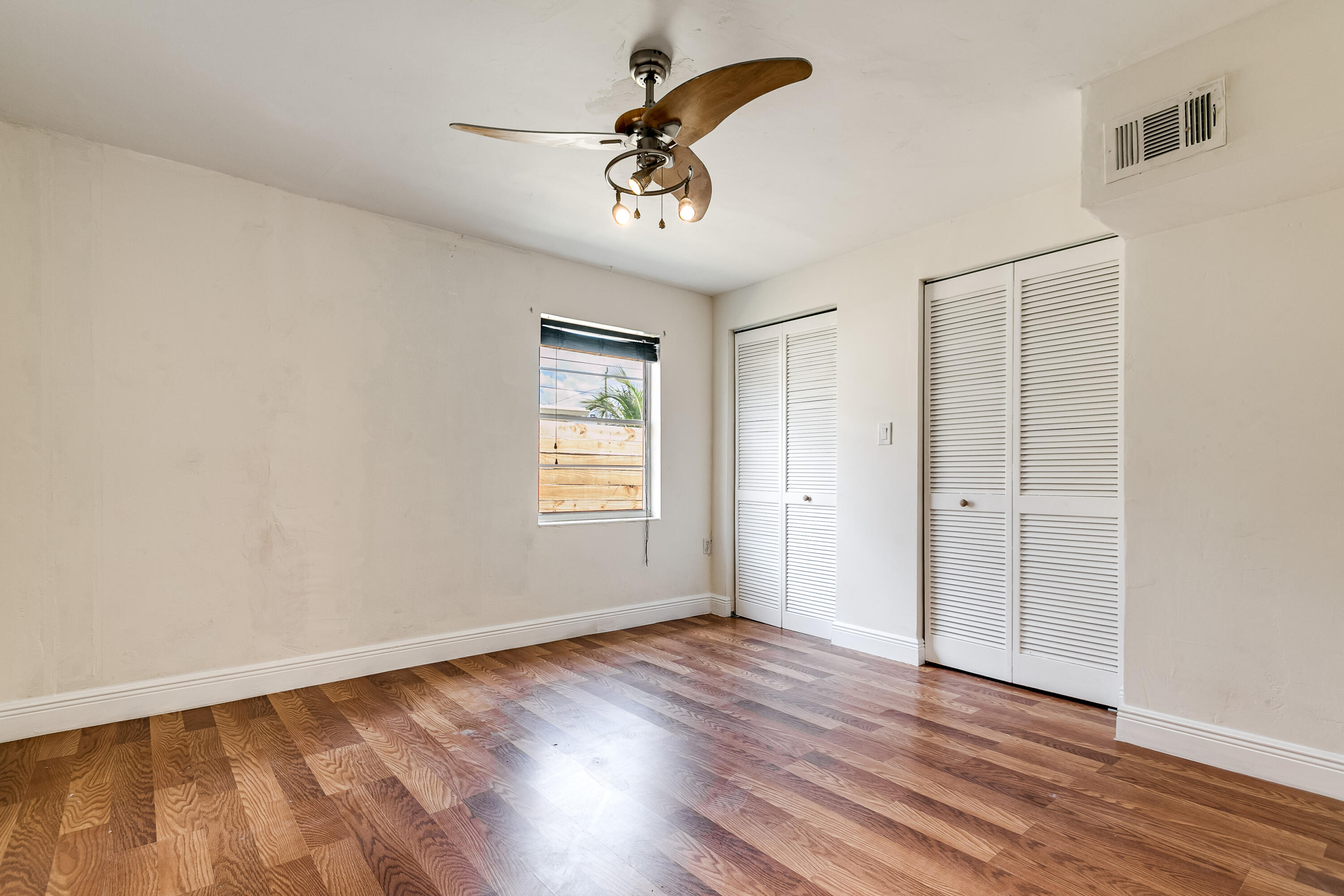 1092 James Road Lake Worth, FL 33462 - Photo 7 of 15 021