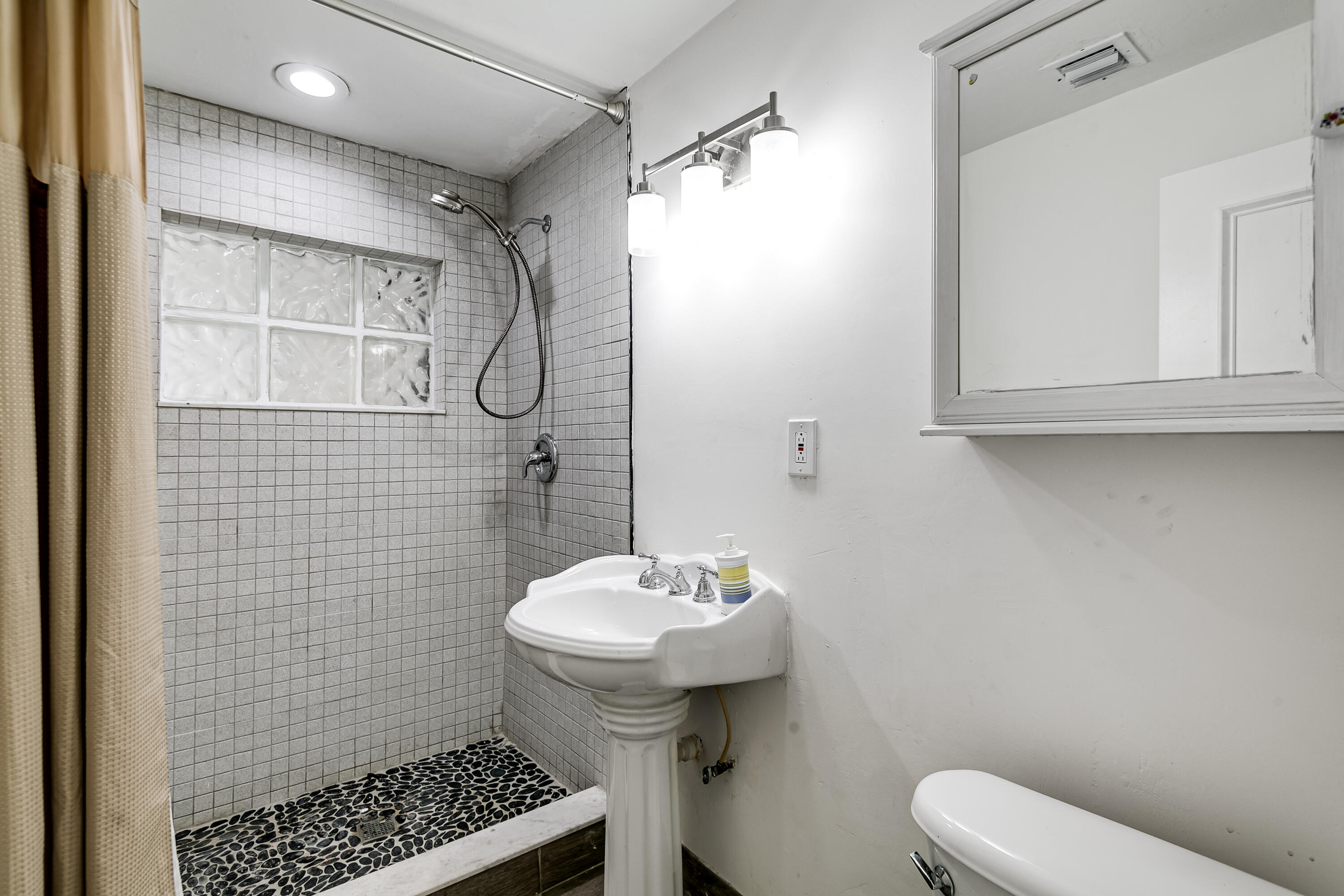 1092 James Road Lake Worth, FL 33462 - Photo 8 of 15 new-1092-james-rd-lantana-house-for-sale