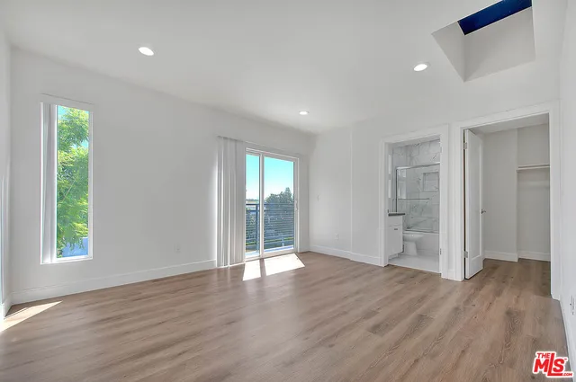 $3,116 | 1013 North Wilton Place, Los Angeles, CA 90038
