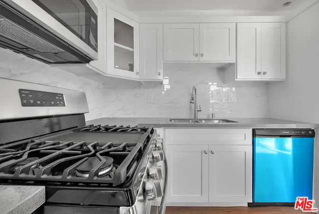 $3,116 | 1013 North Wilton Place, Los Angeles, CA 90038