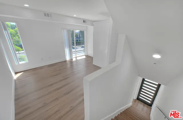 $3,116 | 1013 North Wilton Place, Los Angeles, CA 90038