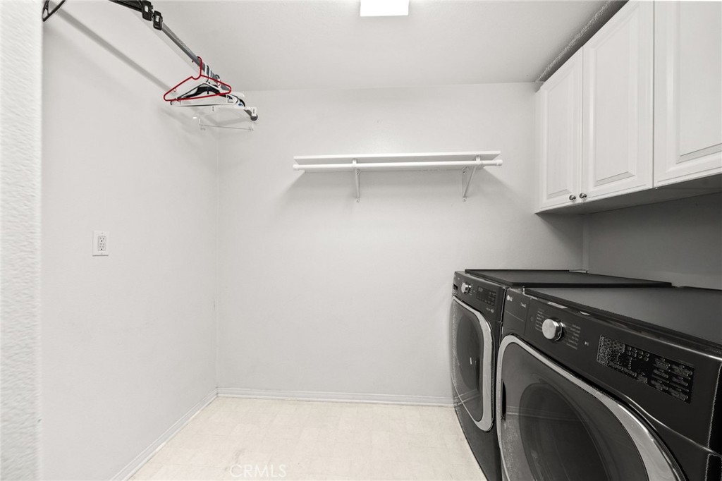11345 Sanders Street Beaumont, CA 92223 - Photo 26 of 56 a utility room with dryer and washer