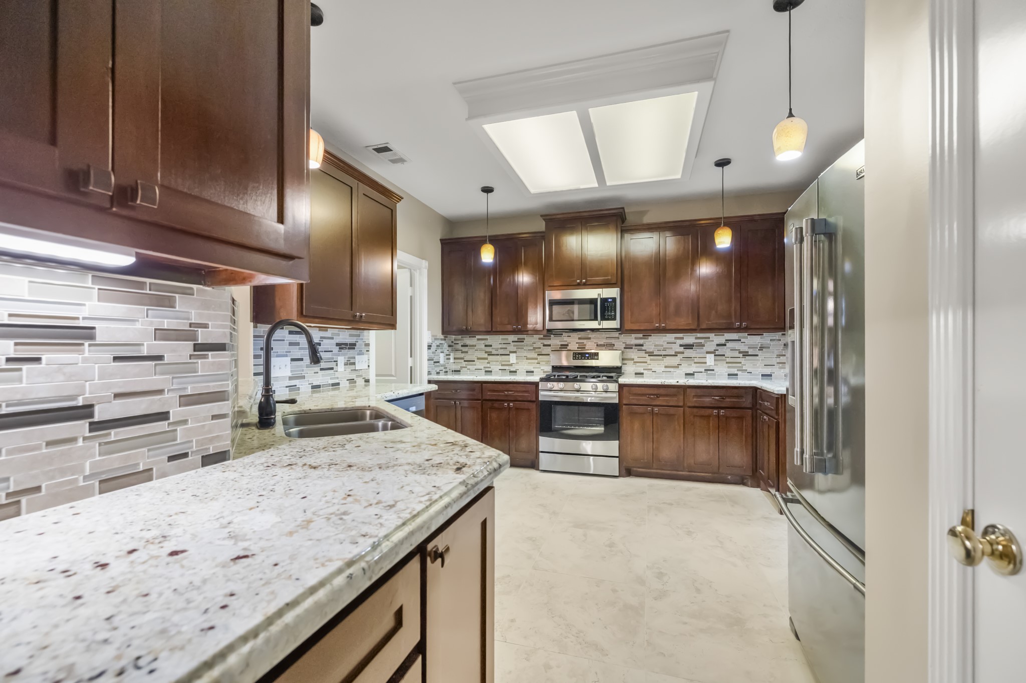 6830 Jasmine Place Spring, TX 77379 - Photo 11 of 38 a kitchen with a stove a refrigerator and cabinets