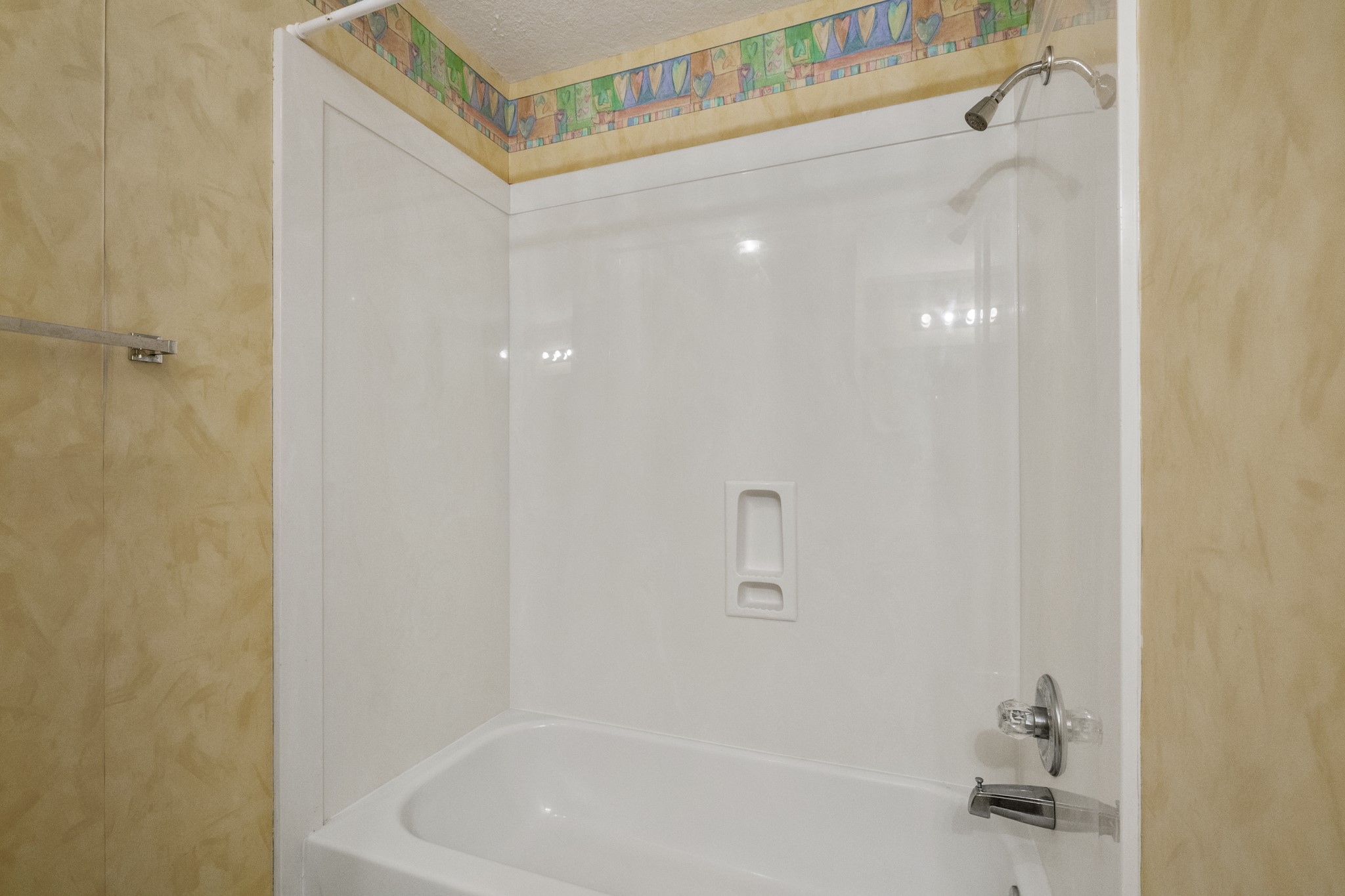 6830 Jasmine Place Spring, TX 77379 - Photo 30 of 38 a bathroom with a bathtub