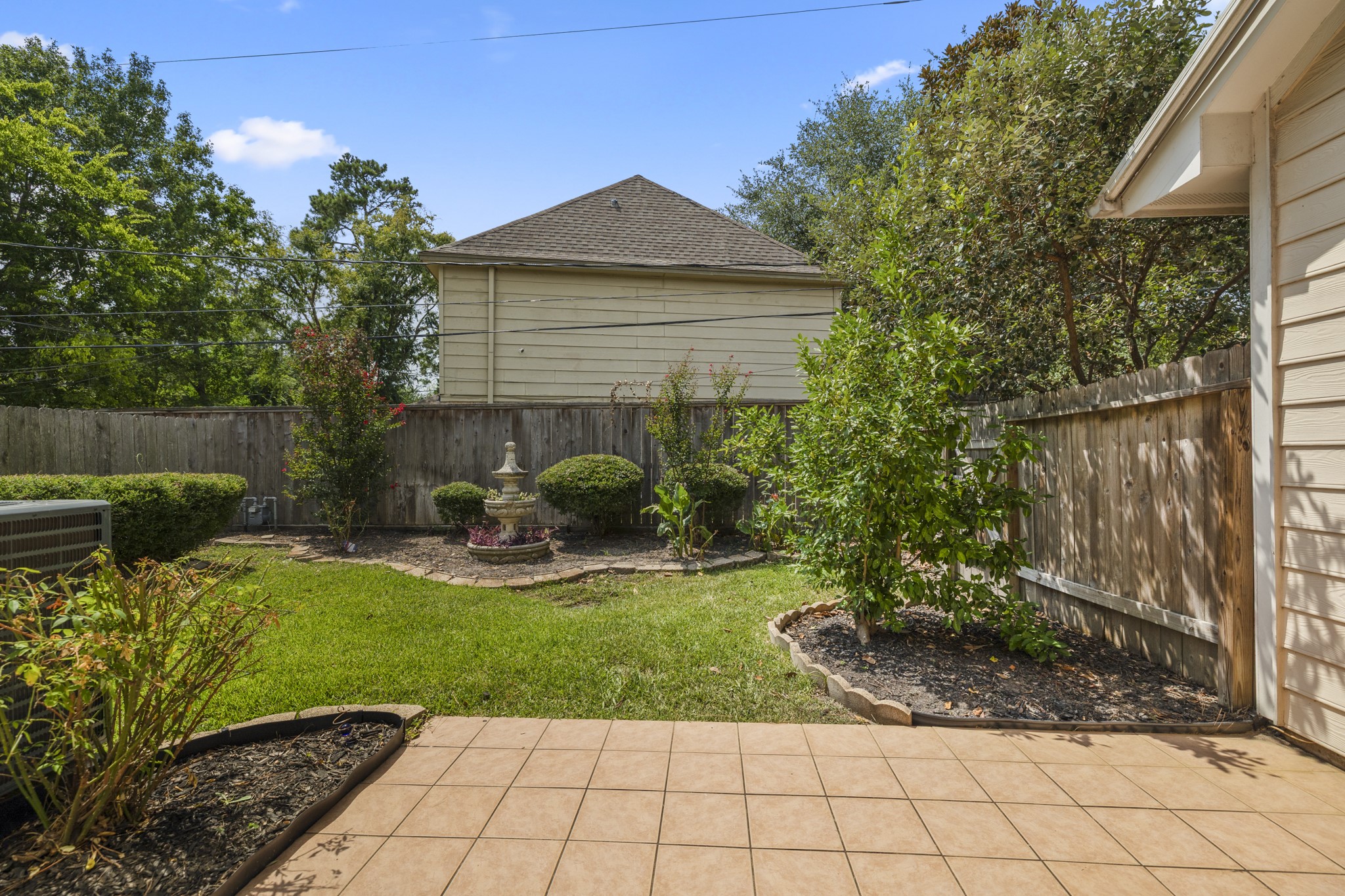 6830 Jasmine Place Spring, TX 77379 - Photo 33 of 38 a view of a backyard with sitting area