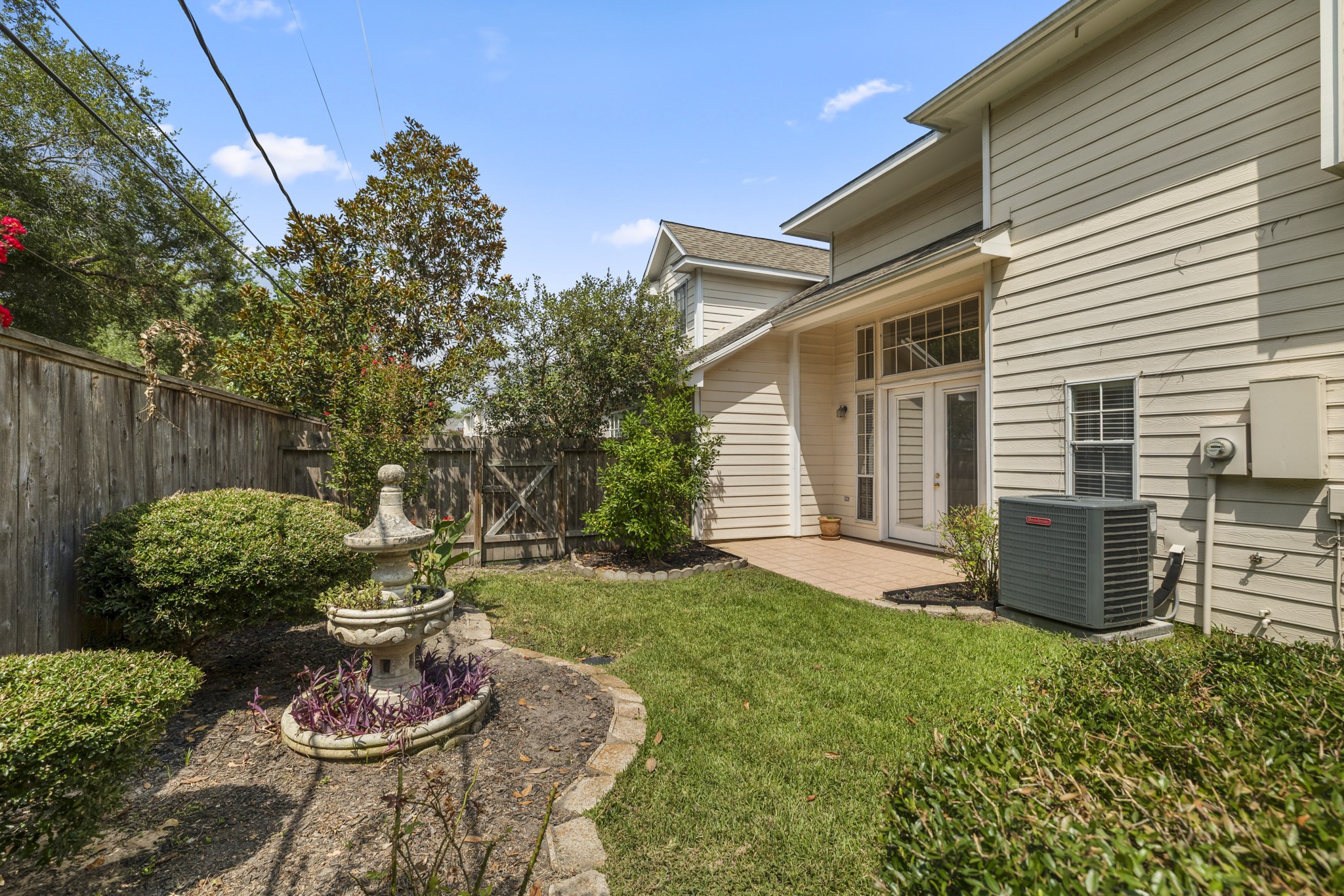 6830 Jasmine Place Spring, TX 77379 - Photo 36 of 38 a backyard of a house with lots of green space