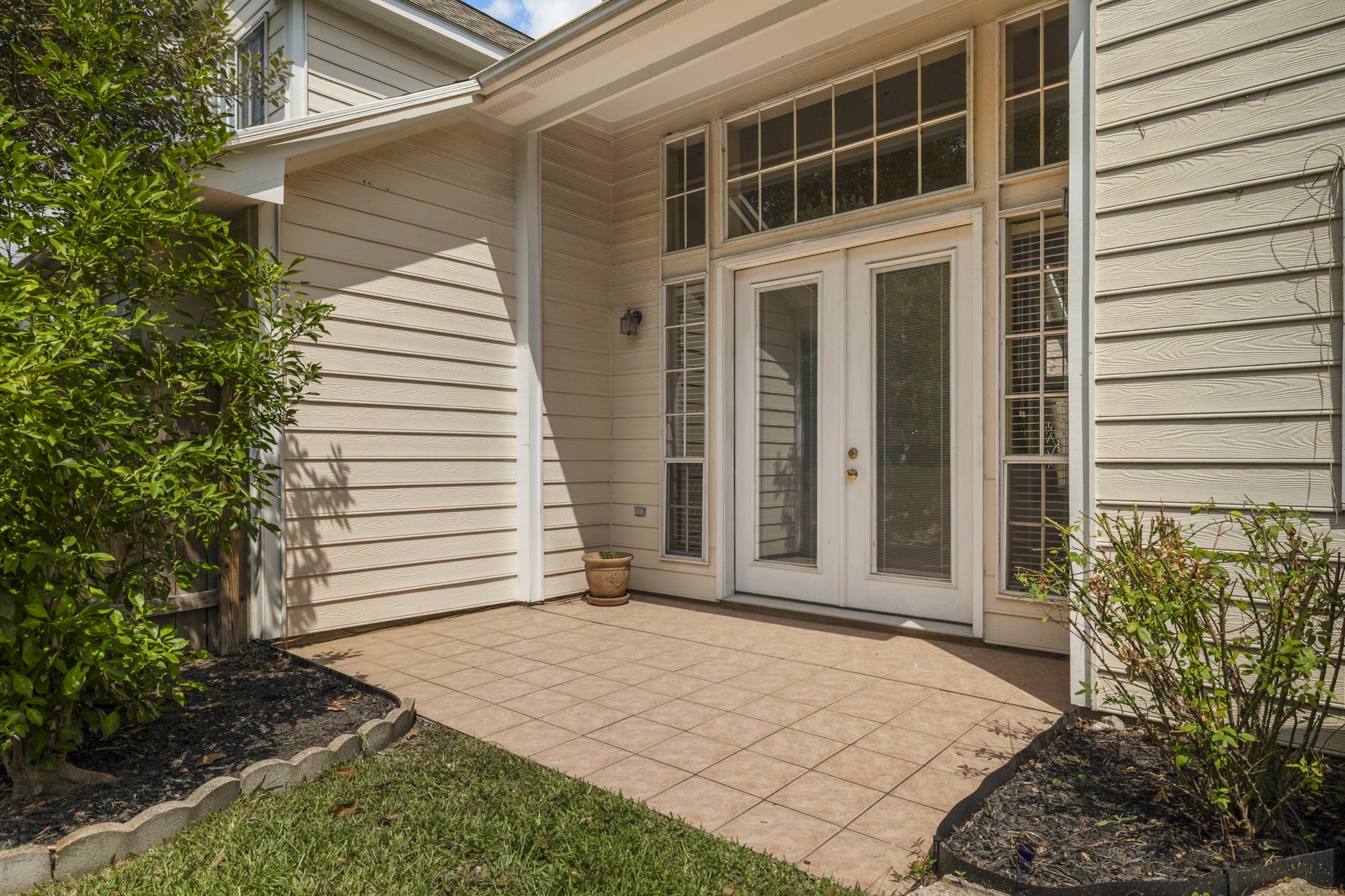6830 Jasmine Place Spring, TX 77379 - Photo 37 of 38 a front view of a house with a yard