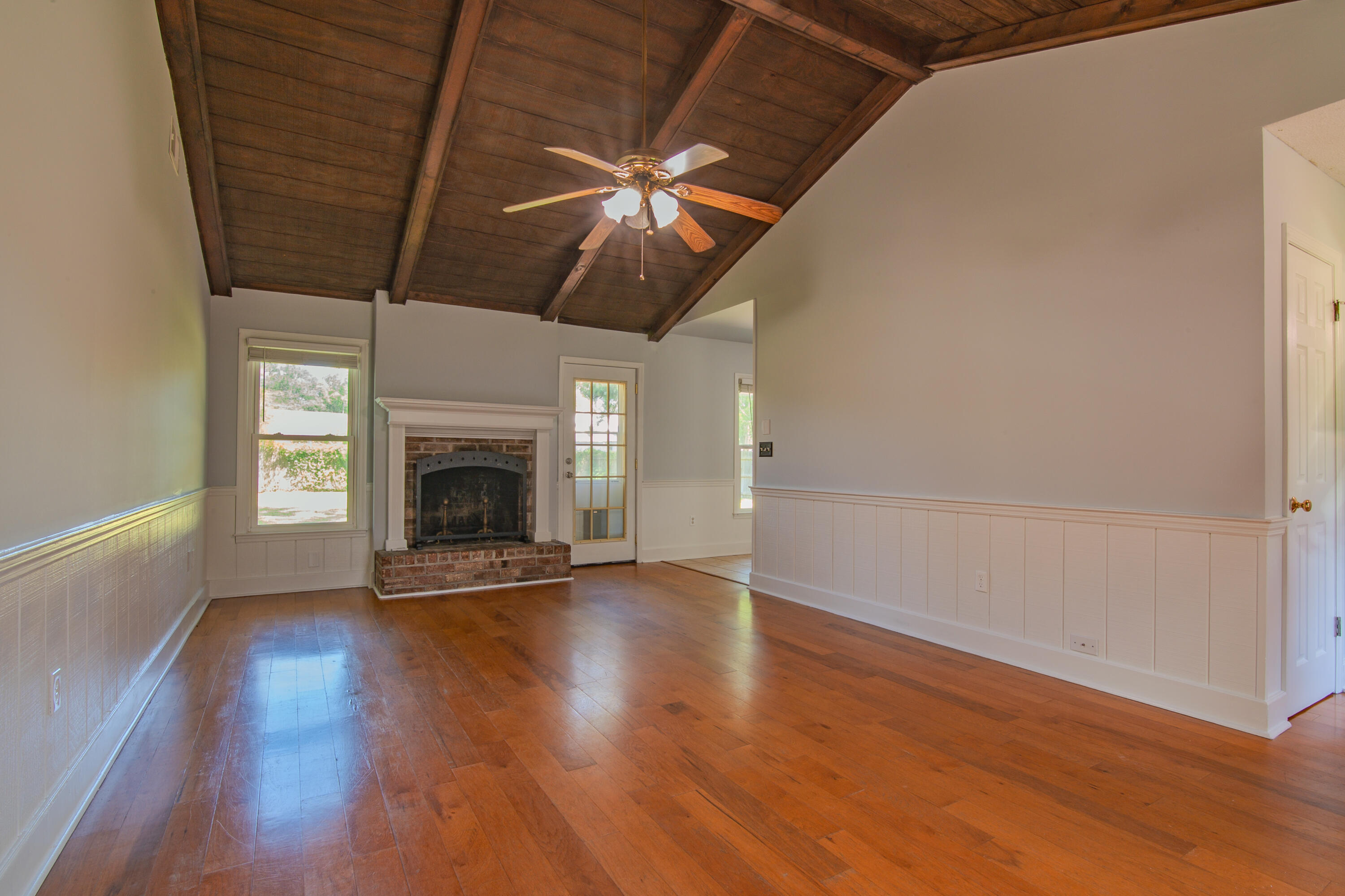 106 James Road Summerville, SC 29486 - Photo 2 of 14 Virtually Staged Living room