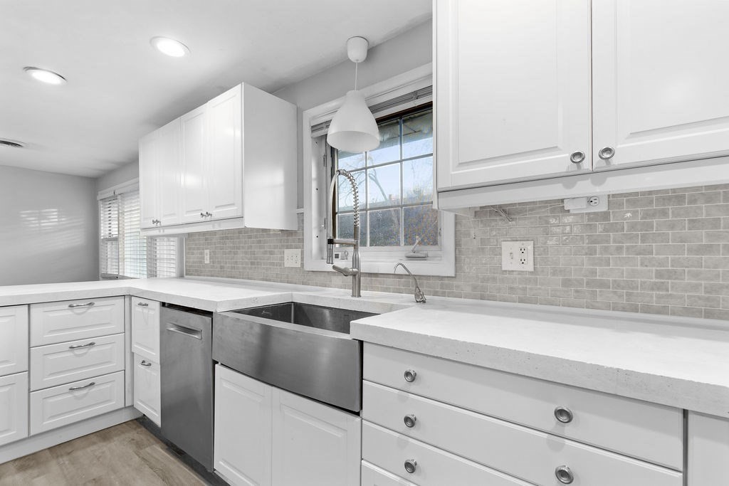 95 Royal Road Brockton, MA 02302 - Photo 3 of 22