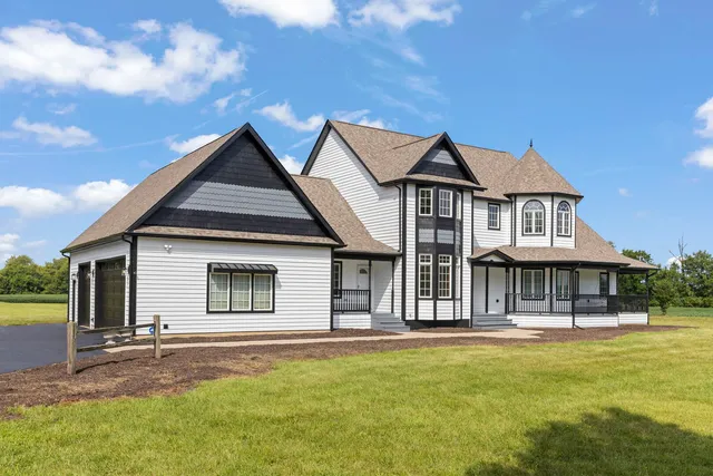 $949,000 | 5065 East Sleepy Hollow Road, Earlville, IL 60518