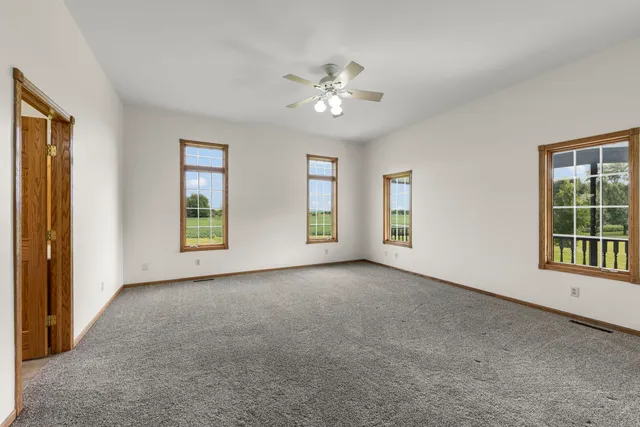 $949,000 | 5065 East Sleepy Hollow Road, Earlville, IL 60518