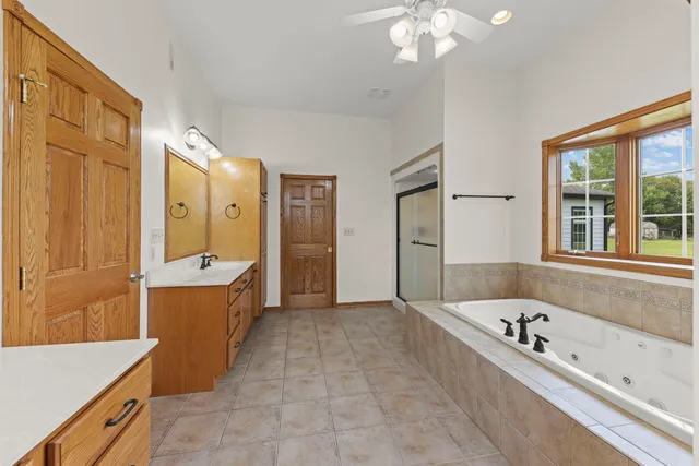 $949,000 | 5065 East Sleepy Hollow Road, Earlville, IL 60518