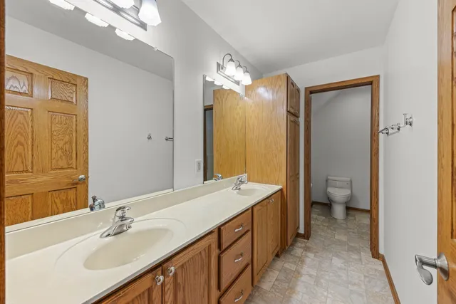 $949,000 | 5065 East Sleepy Hollow Road, Earlville, IL 60518