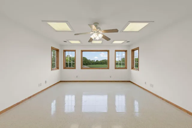 $949,000 | 5065 East Sleepy Hollow Road, Earlville, IL 60518