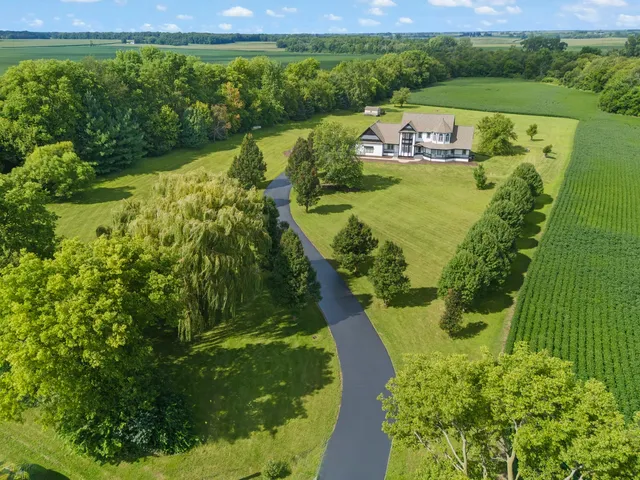 $949,000 | 5065 East Sleepy Hollow Road, Earlville, IL 60518