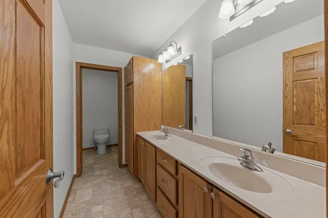 $949,000 | 5065 East Sleepy Hollow Road, Earlville, IL 60518