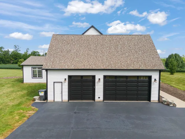 $949,000 | 5065 East Sleepy Hollow Road, Earlville, IL 60518