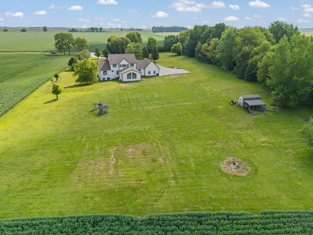 $949,000 | 5065 East Sleepy Hollow Road, Earlville, IL 60518