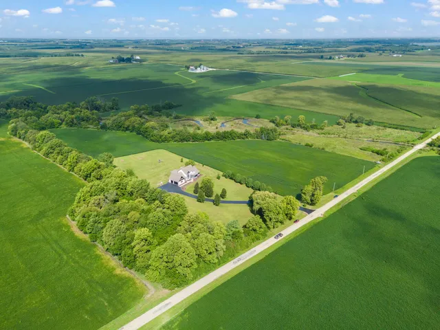 $949,000 | 5065 East Sleepy Hollow Road, Earlville, IL 60518