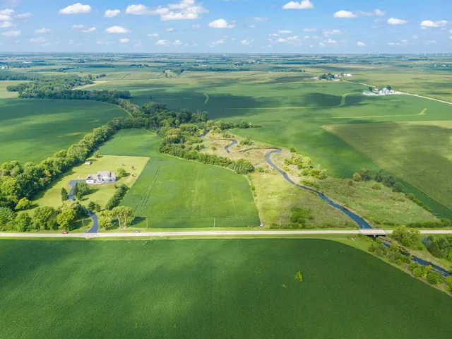 $949,000 | 5065 East Sleepy Hollow Road, Earlville, IL 60518