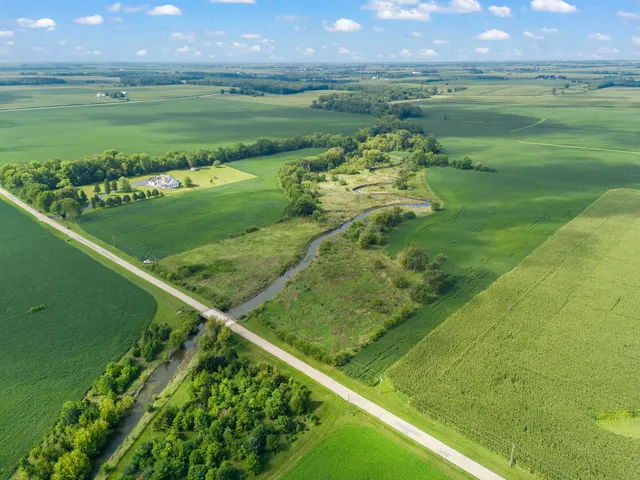 $949,000 | 5065 East Sleepy Hollow Road, Earlville, IL 60518