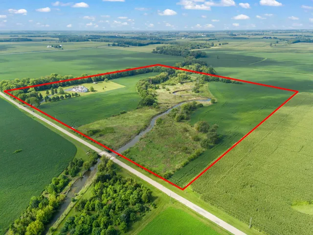 $949,000 | 5065 East Sleepy Hollow Road, Earlville, IL 60518