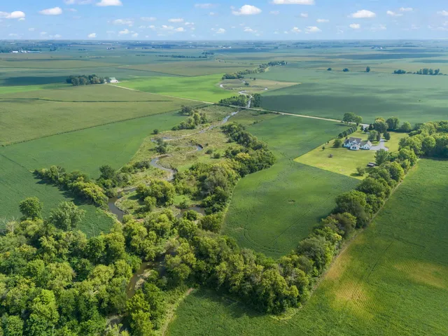 $949,000 | 5065 East Sleepy Hollow Road, Earlville, IL 60518