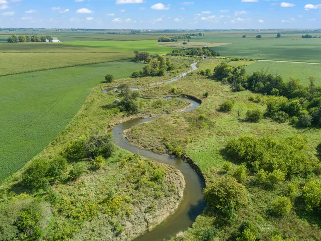 $949,000 | 5065 East Sleepy Hollow Road, Earlville, IL 60518