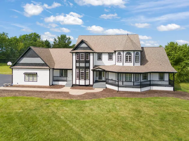 $949,000 | 5065 East Sleepy Hollow Road, Earlville, IL 60518