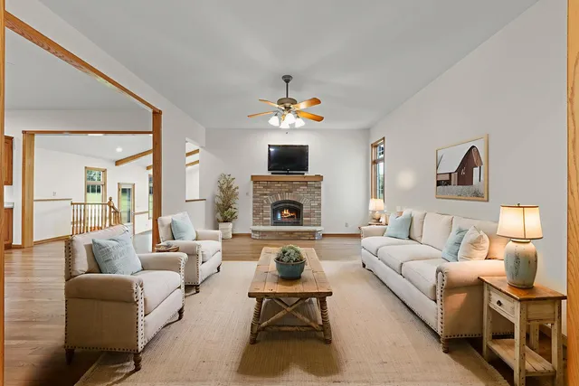 $949,000 | 5065 East Sleepy Hollow Road, Earlville, IL 60518