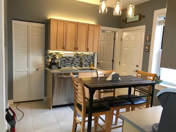$2,000 | 2008 West Warner Avenue, Unit 1E, Chicago, IL 60618