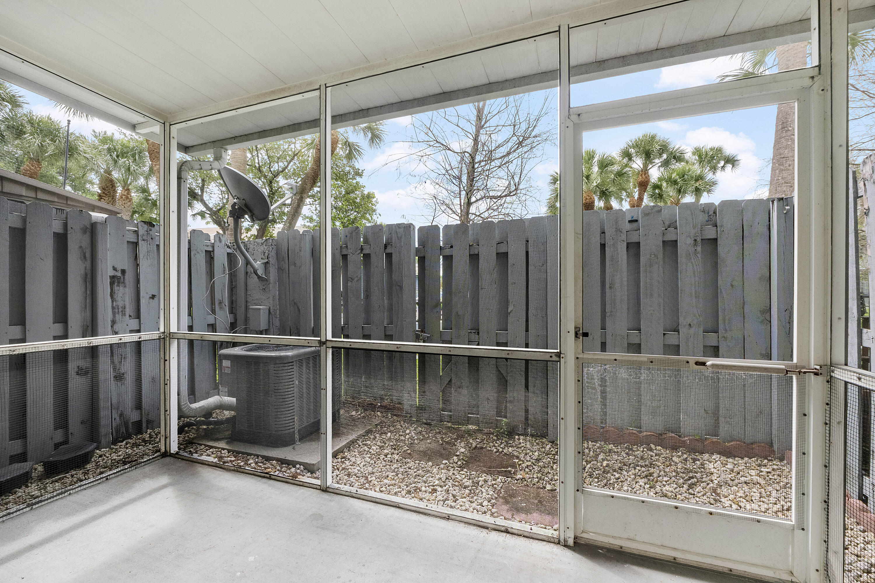 185 Southwest 3rd Street Pompano Beach, FL 33060 - Photo 17 of 77 185 Sw 3rd St_029