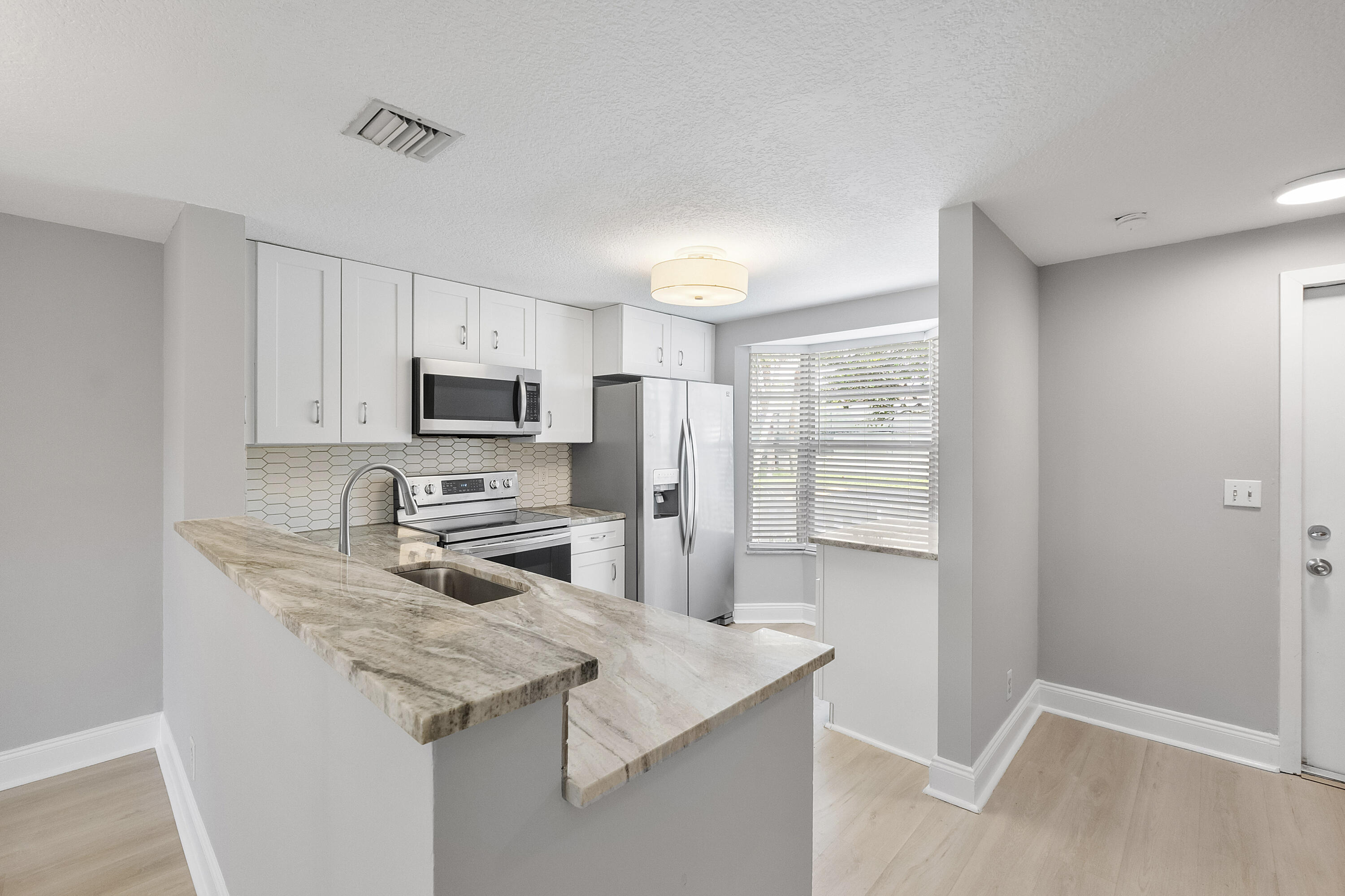 185 Southwest 3rd Street Pompano Beach, FL 33060 - Photo 10 of 77 185 Sw 3rd St_007
