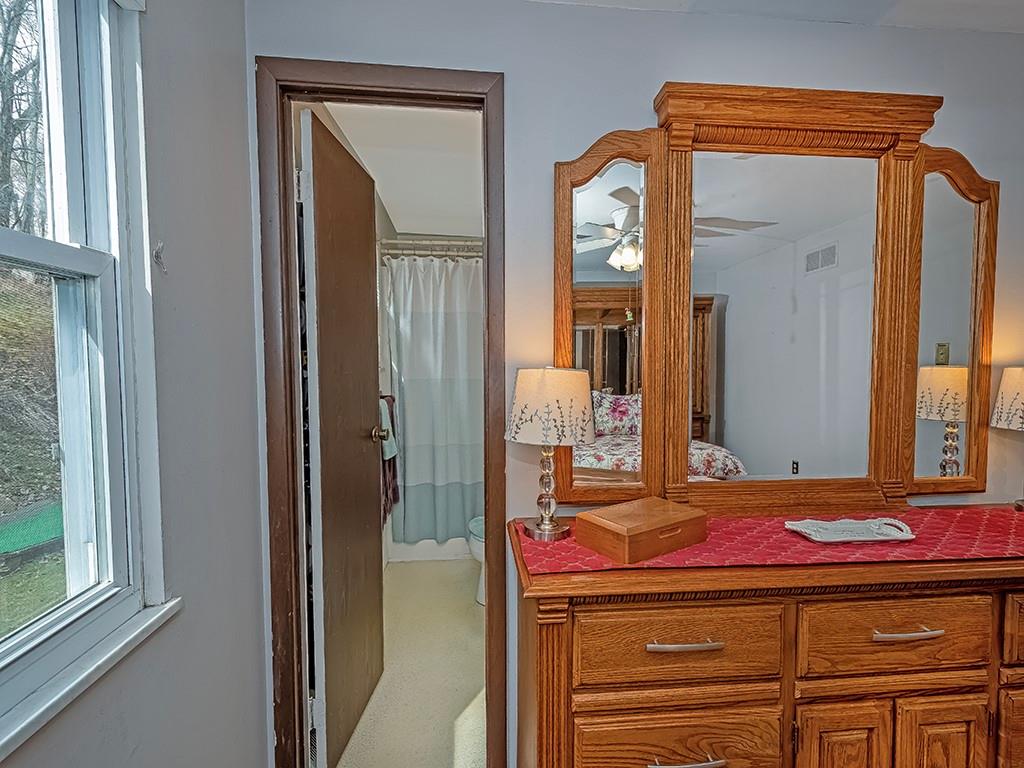 96 Buckhill Road Pittsburgh, PA 15237 - Photo 11 of 19 Gallery Image 11