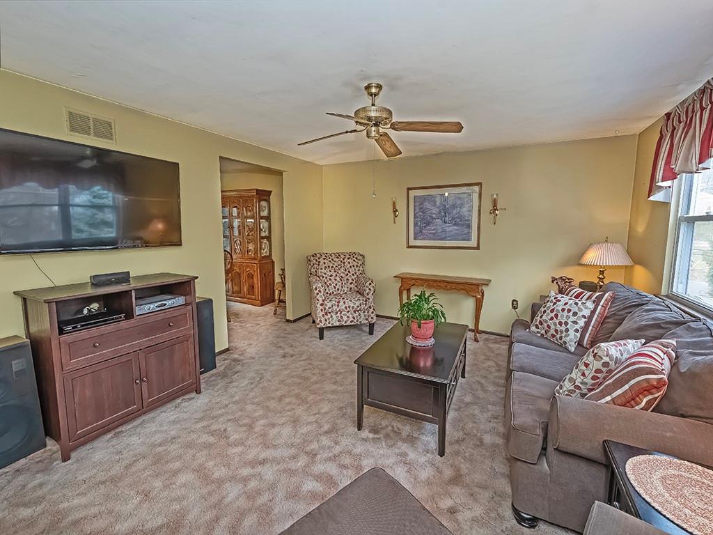 96 Buckhill Road Pittsburgh, PA 15237 - Photo 4 of 19 Gallery Image 4