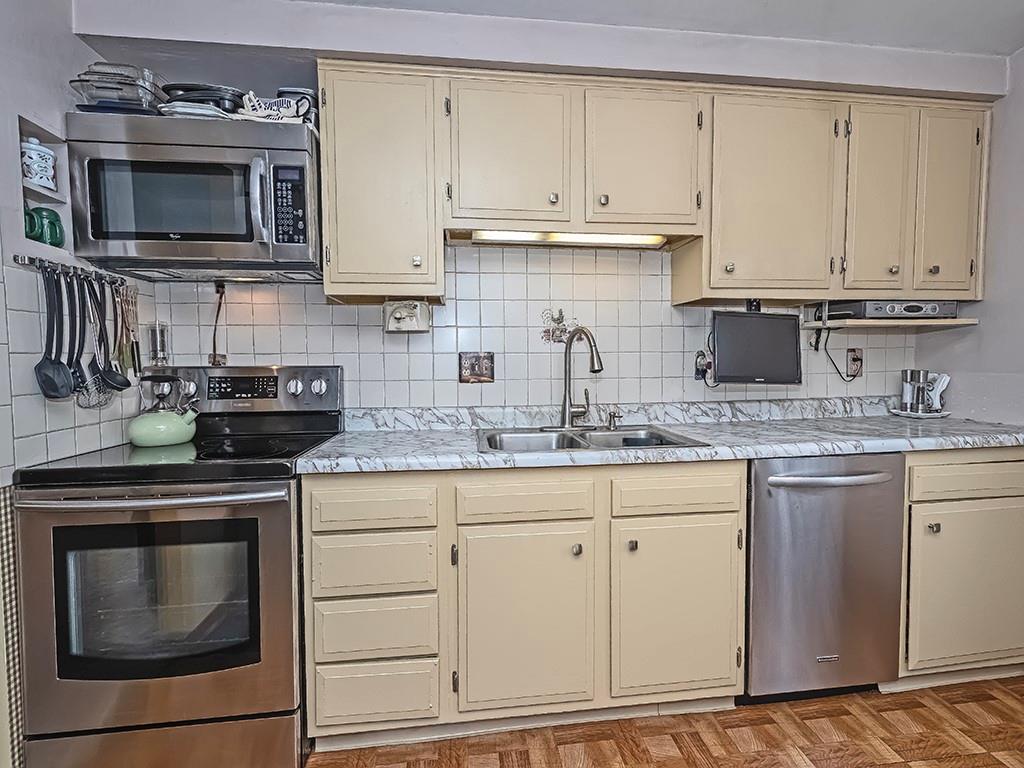 96 Buckhill Road Pittsburgh, PA 15237 - Photo 7 of 19 Gallery Image 7
