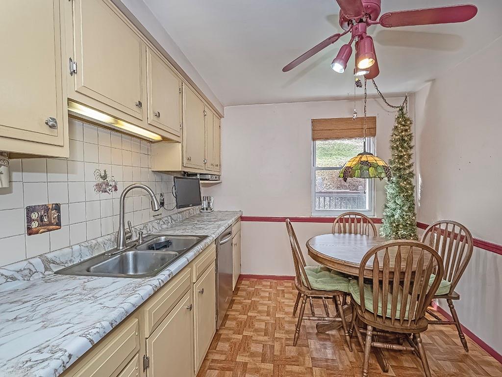 96 Buckhill Road Pittsburgh, PA 15237 - Photo 8 of 19 Gallery Image 8