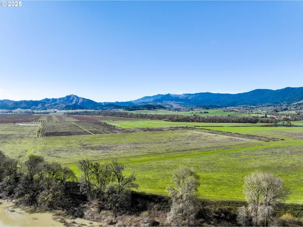 $3,500,000 | 687 Hubbard Creek Road, Umpqua, OR 97486